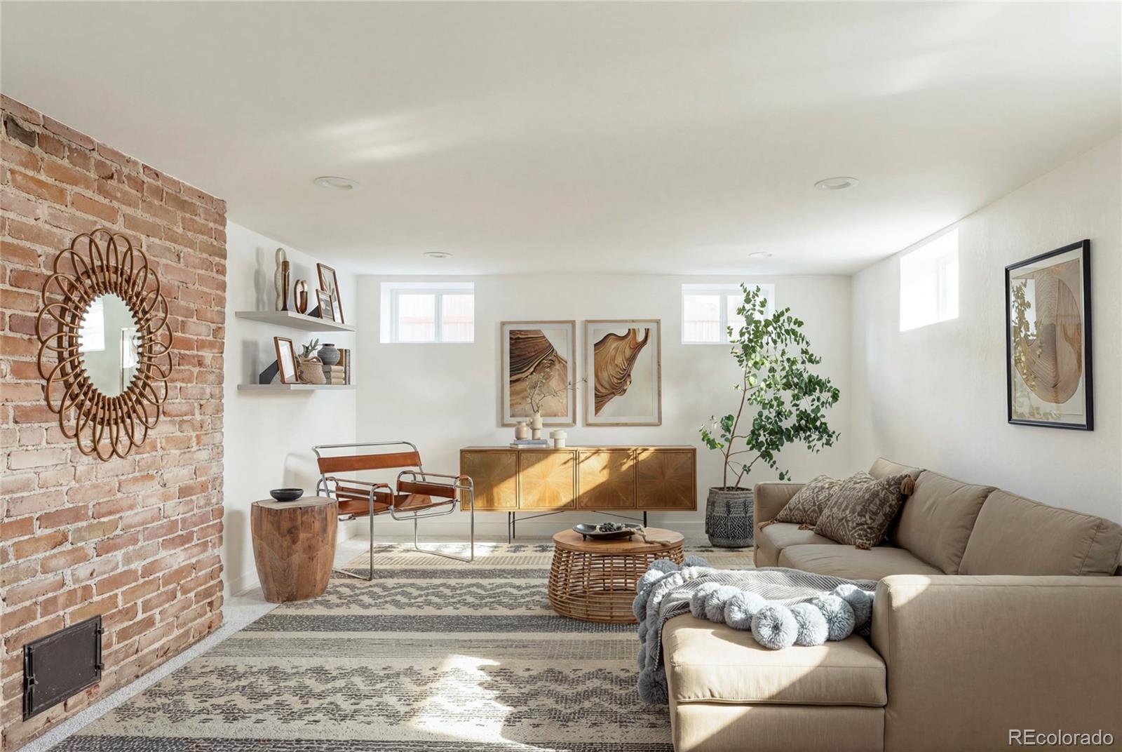 2289 N Glencoe Street