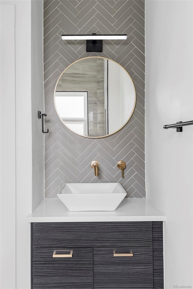 2289 N Glencoe Street