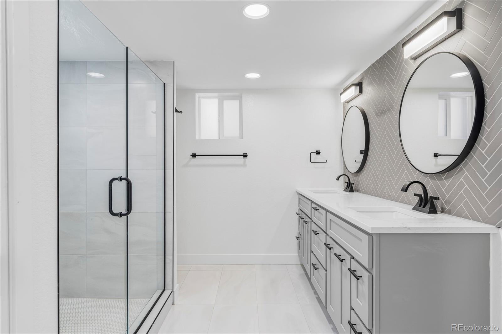 2289 N Glencoe Street