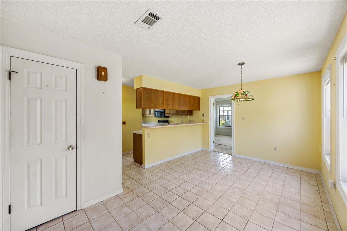 9413 Octavia Lane