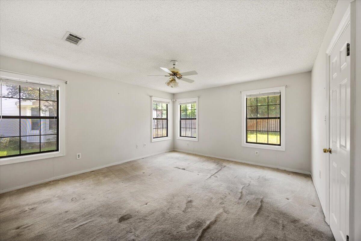 9413 Octavia Lane