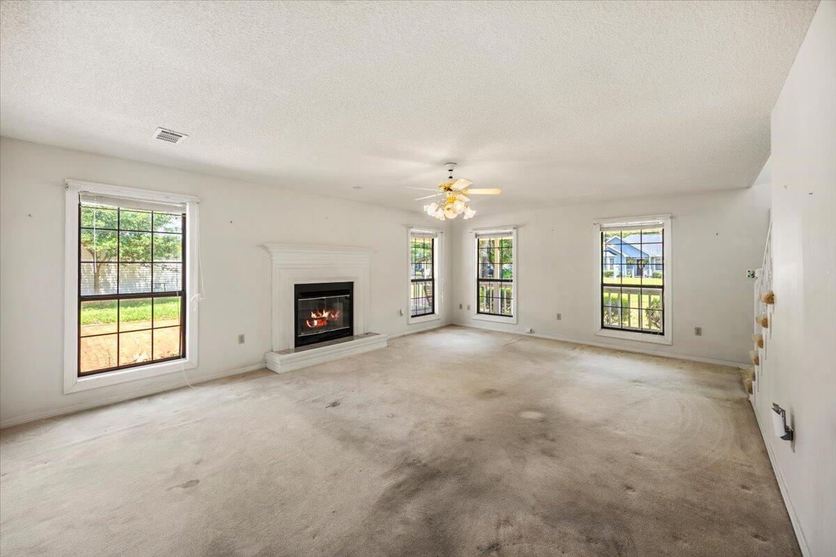 9413 Octavia Lane