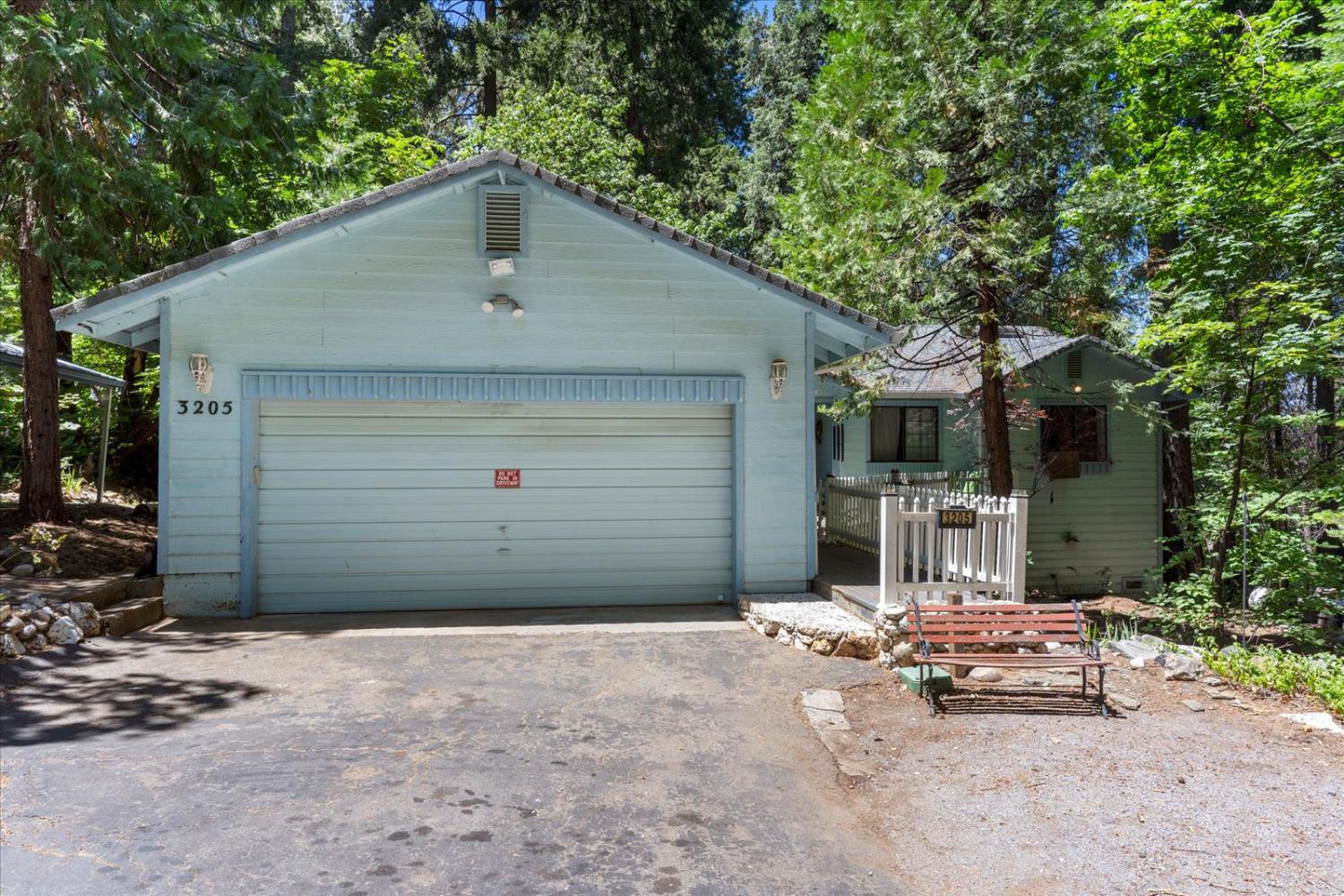 3205 Castlewood Circle