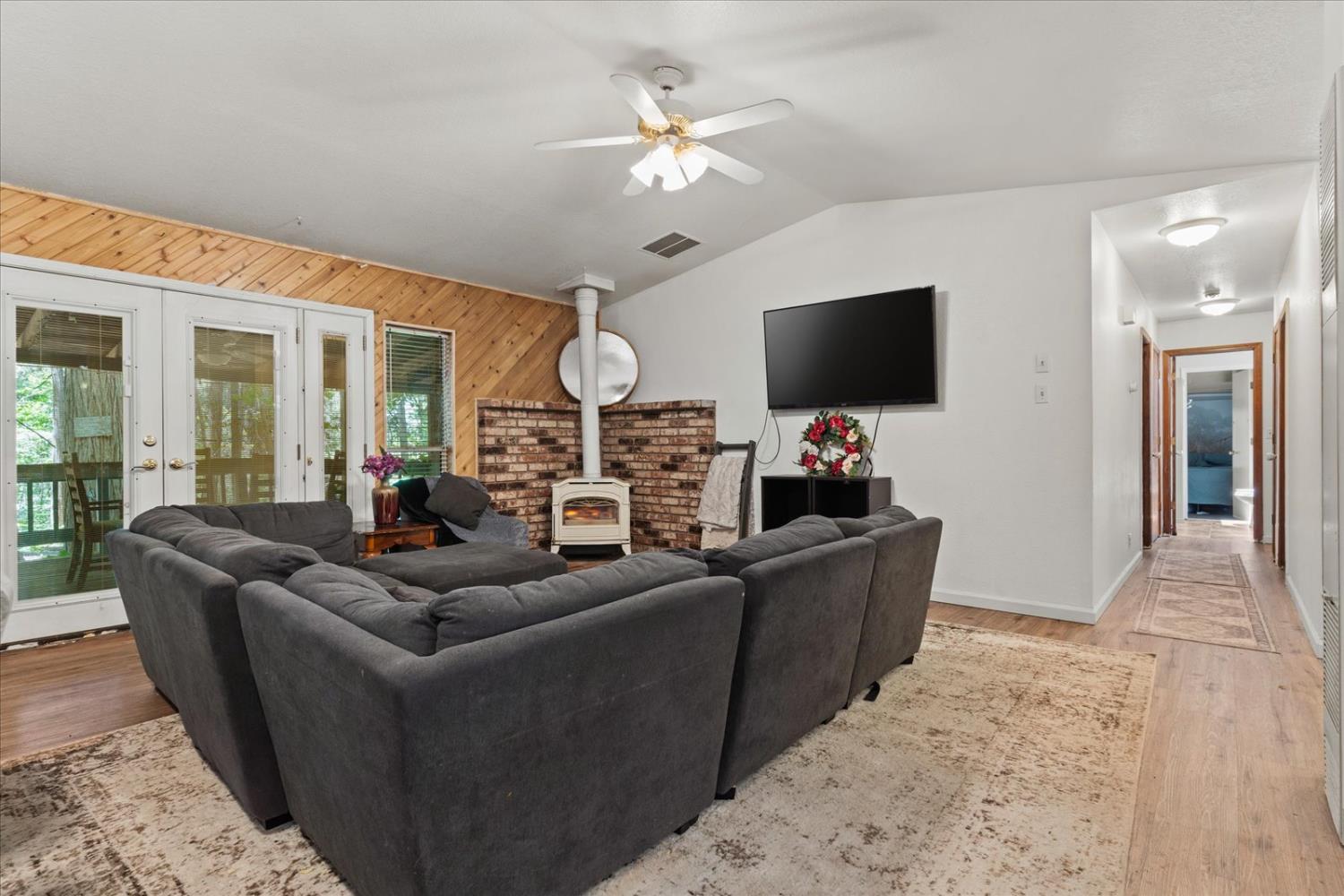 3205 Castlewood Circle