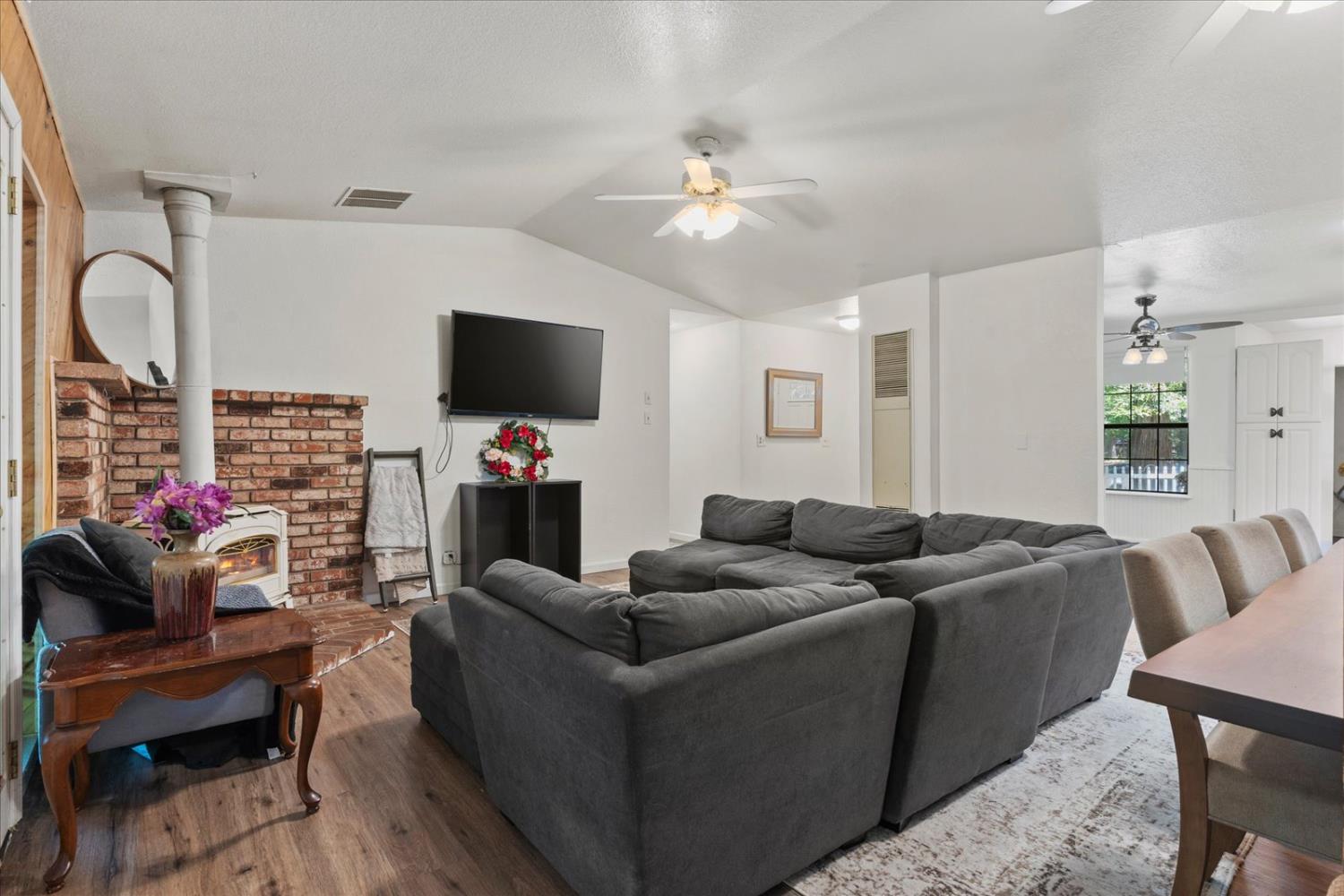 3205 Castlewood Circle