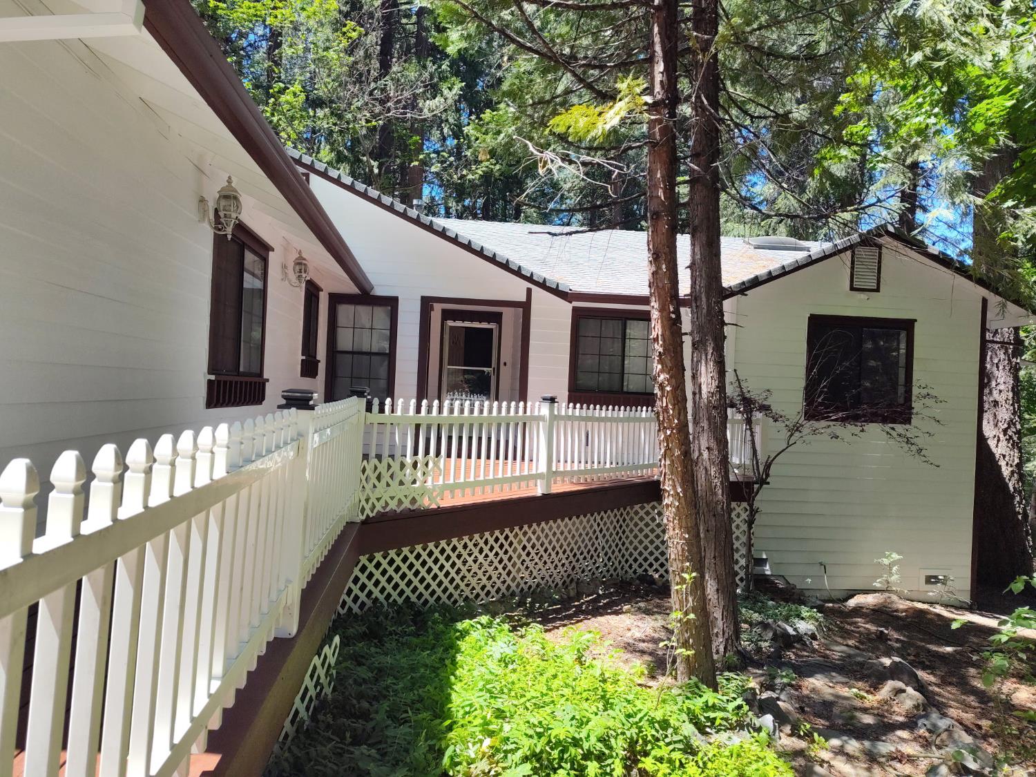 3205 Castlewood Circle