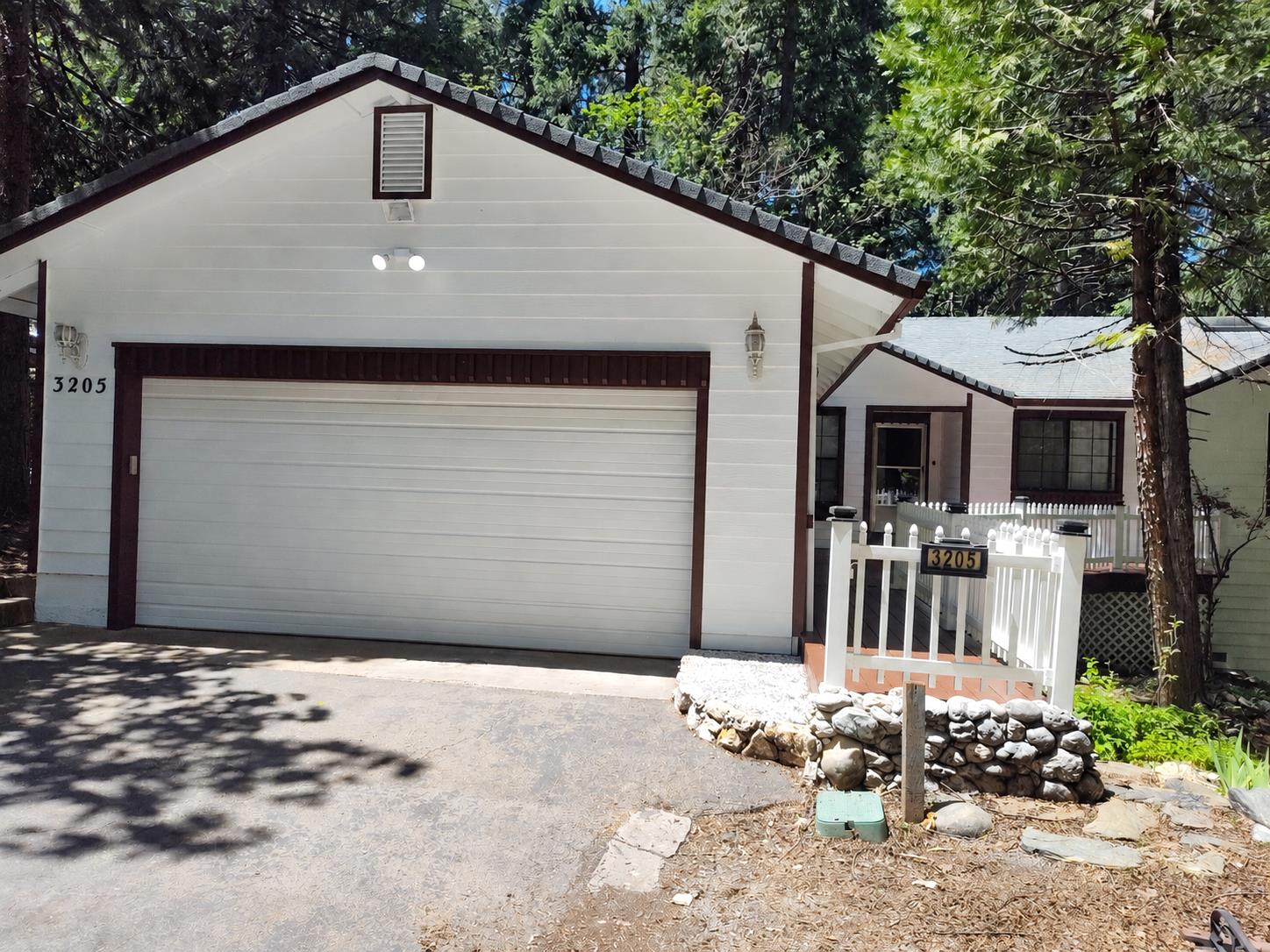 3205 Castlewood Circle