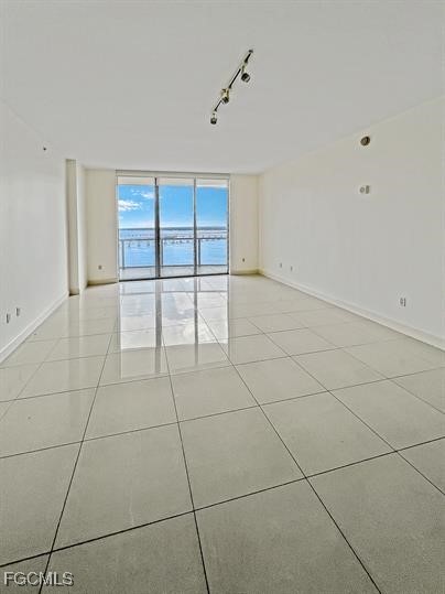 3000 Oasis Grand BLVD