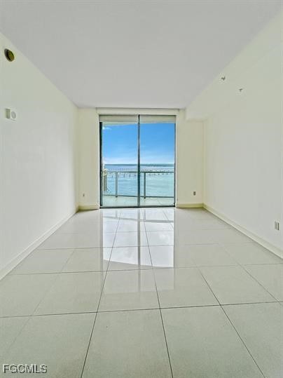 3000 Oasis Grand BLVD