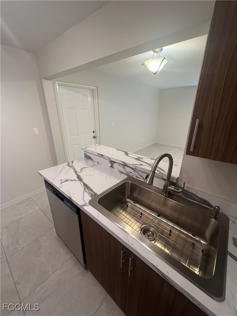 7961 Gladiolus DR