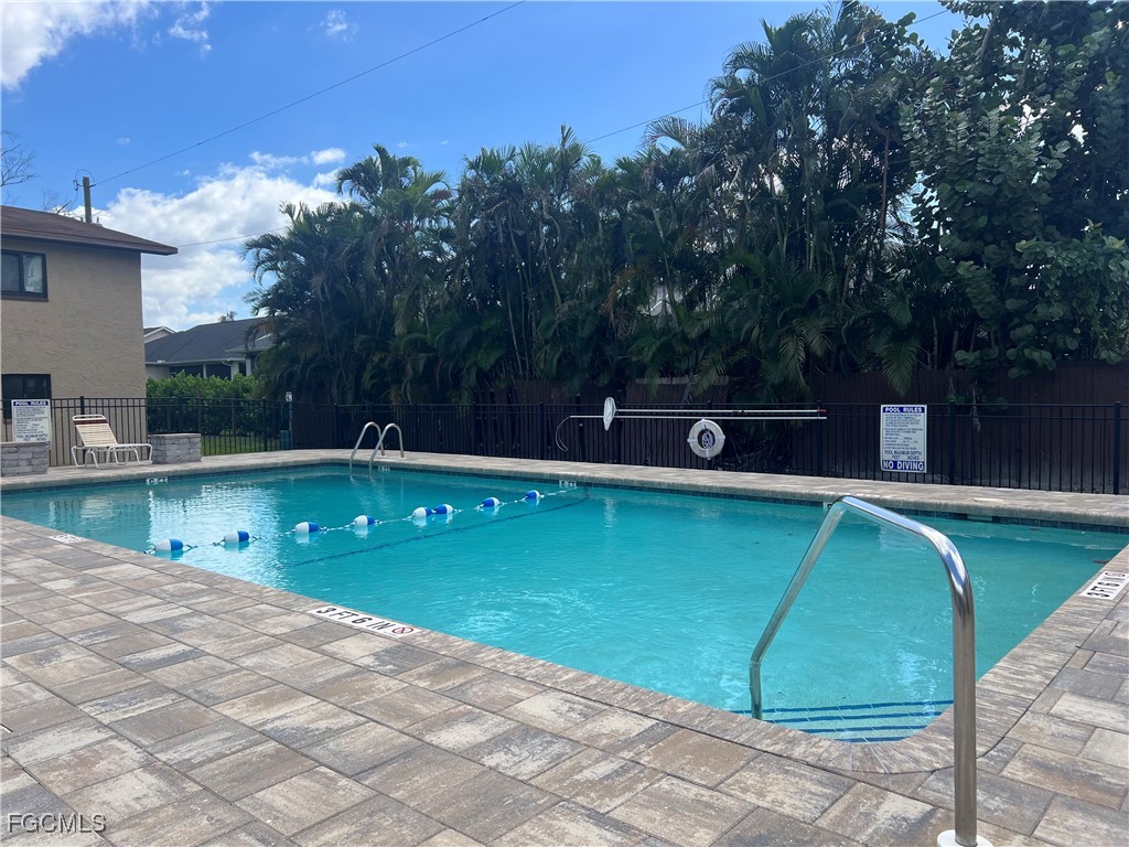 7961 Gladiolus DR