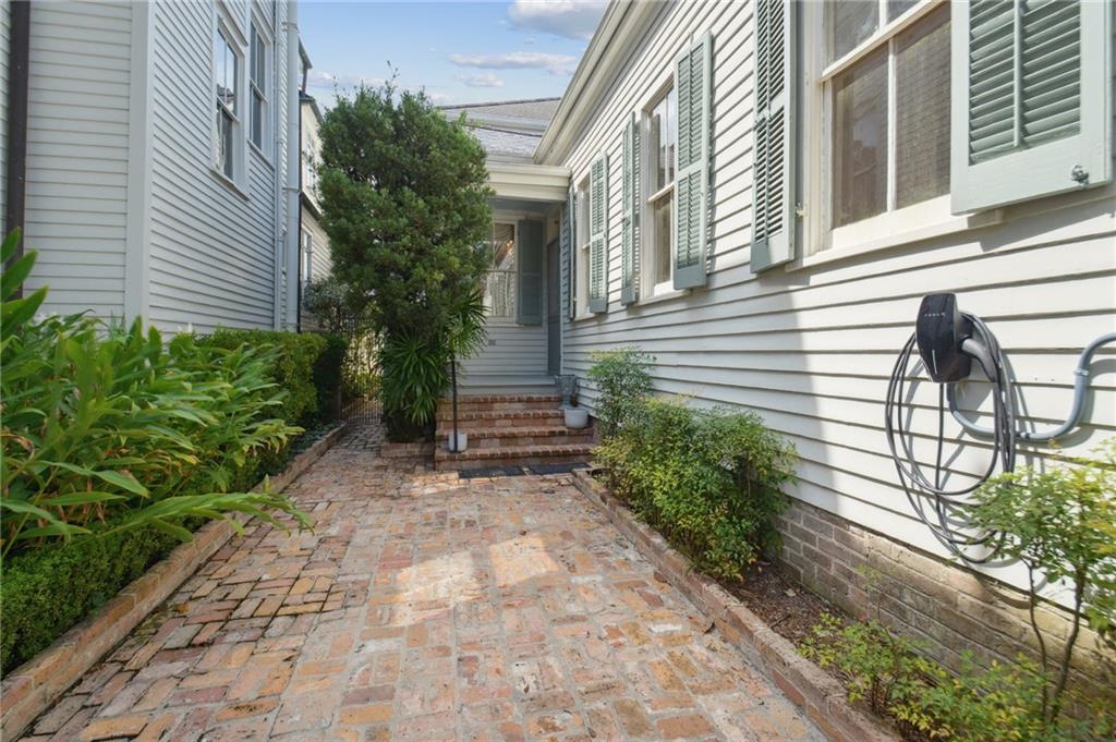 406 AUDUBON Street