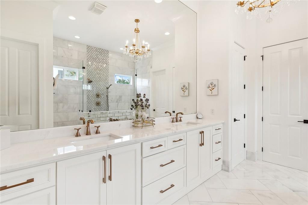 1204 DELTA Lane