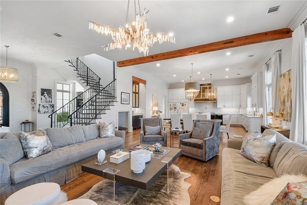 200 OLEANDER Court