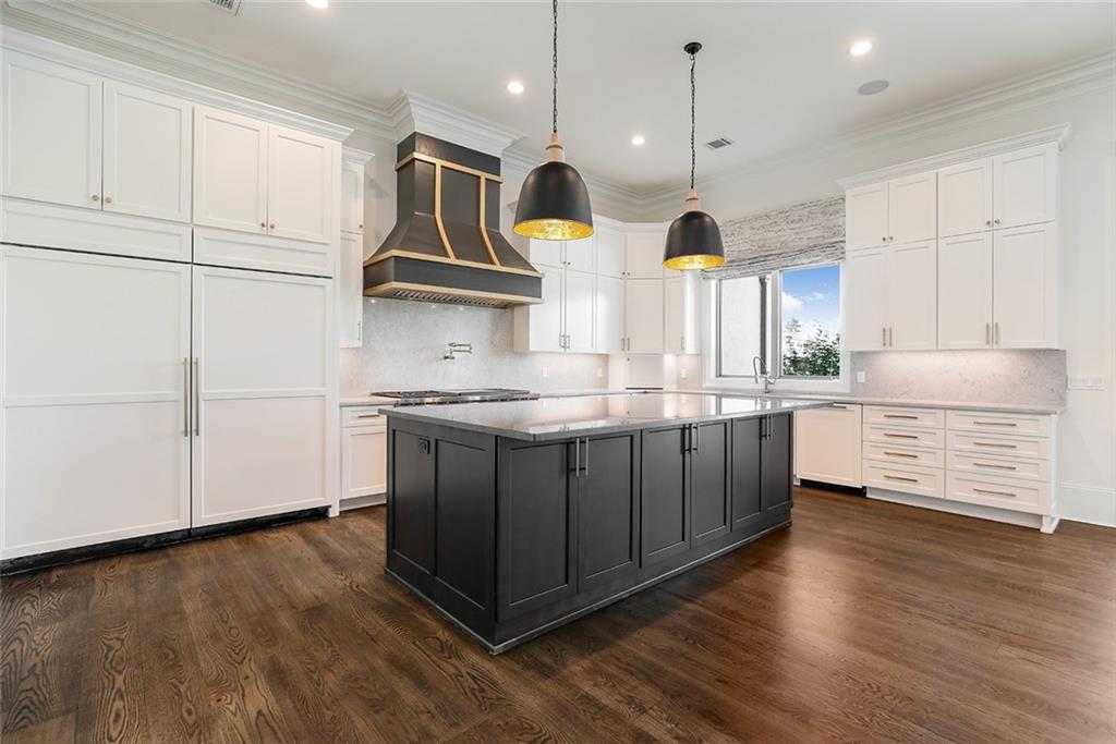 200 OLEANDER Court