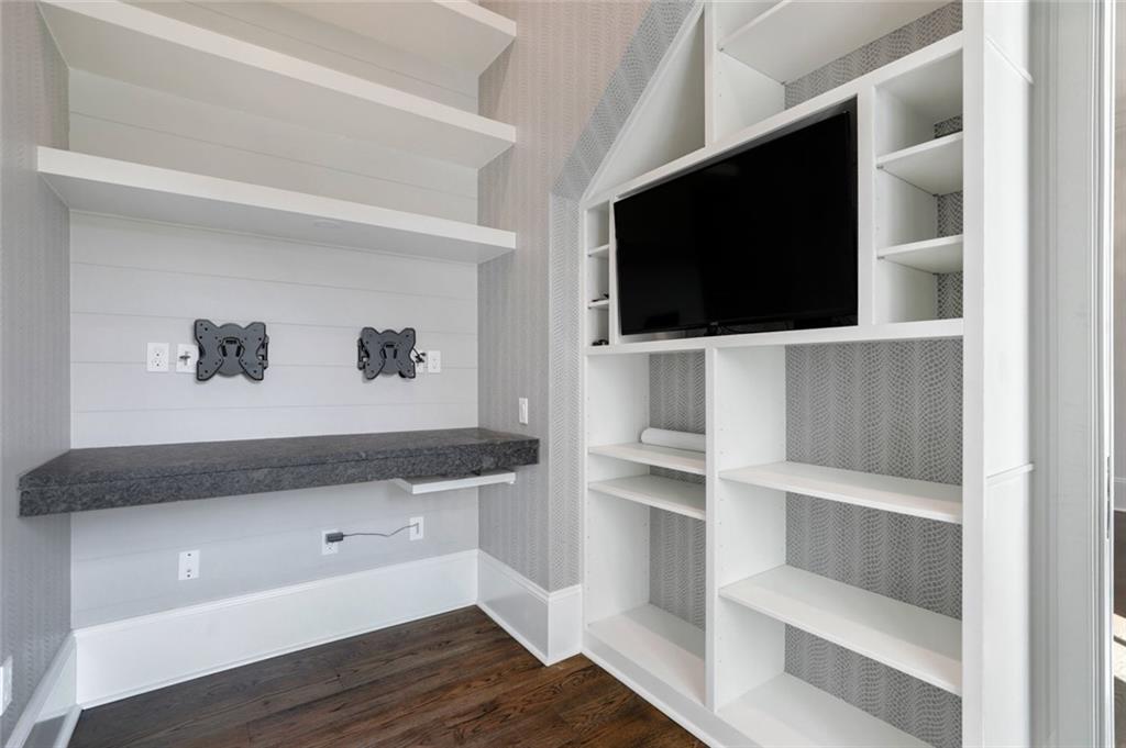 200 OLEANDER Court