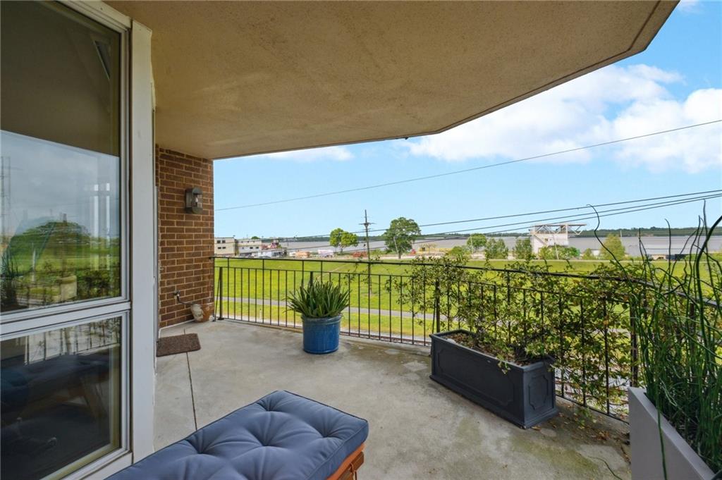 170 WALNUT Street 2-D