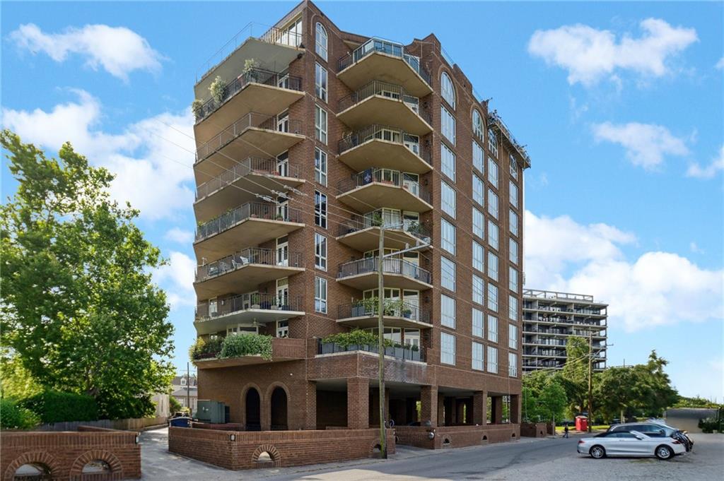 170 WALNUT Street 2-D