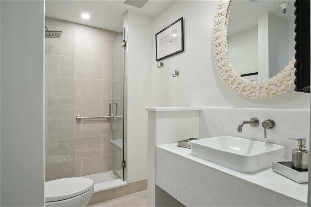 170 WALNUT Street 2-D