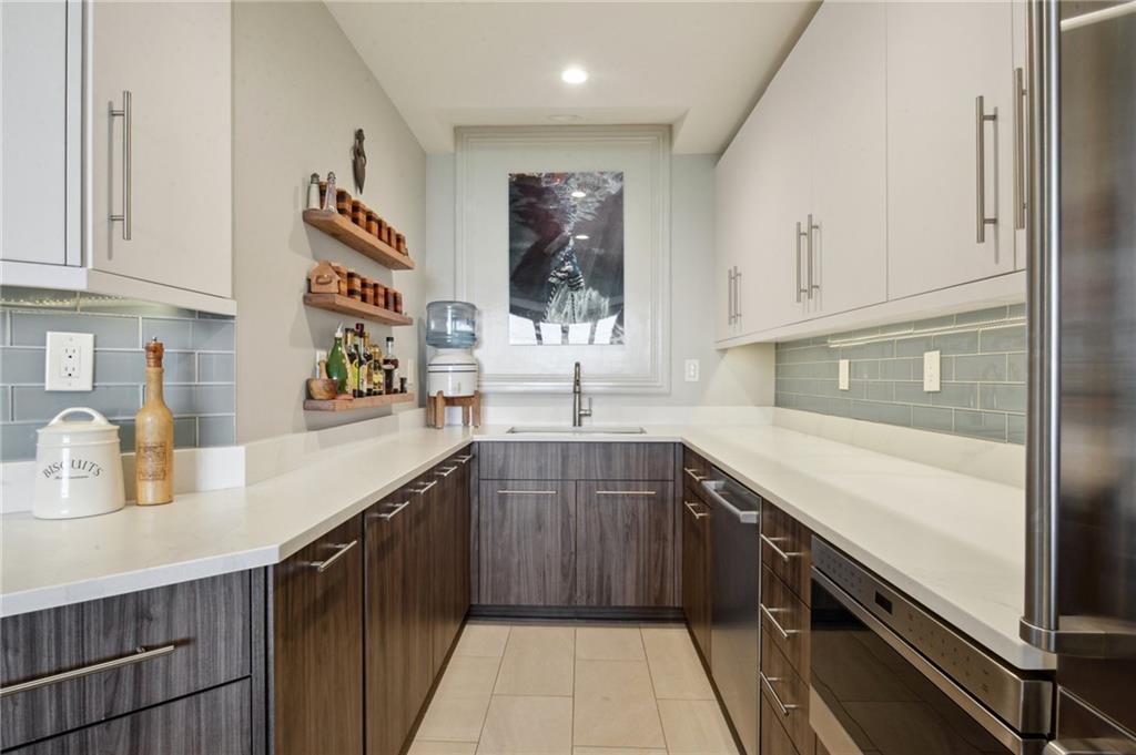170 WALNUT Street 2-D