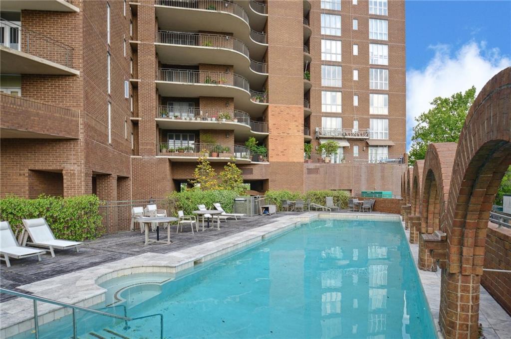 170 WALNUT Street 2-D