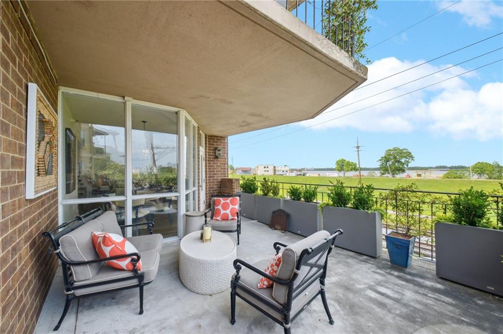 170 WALNUT Street 2-D