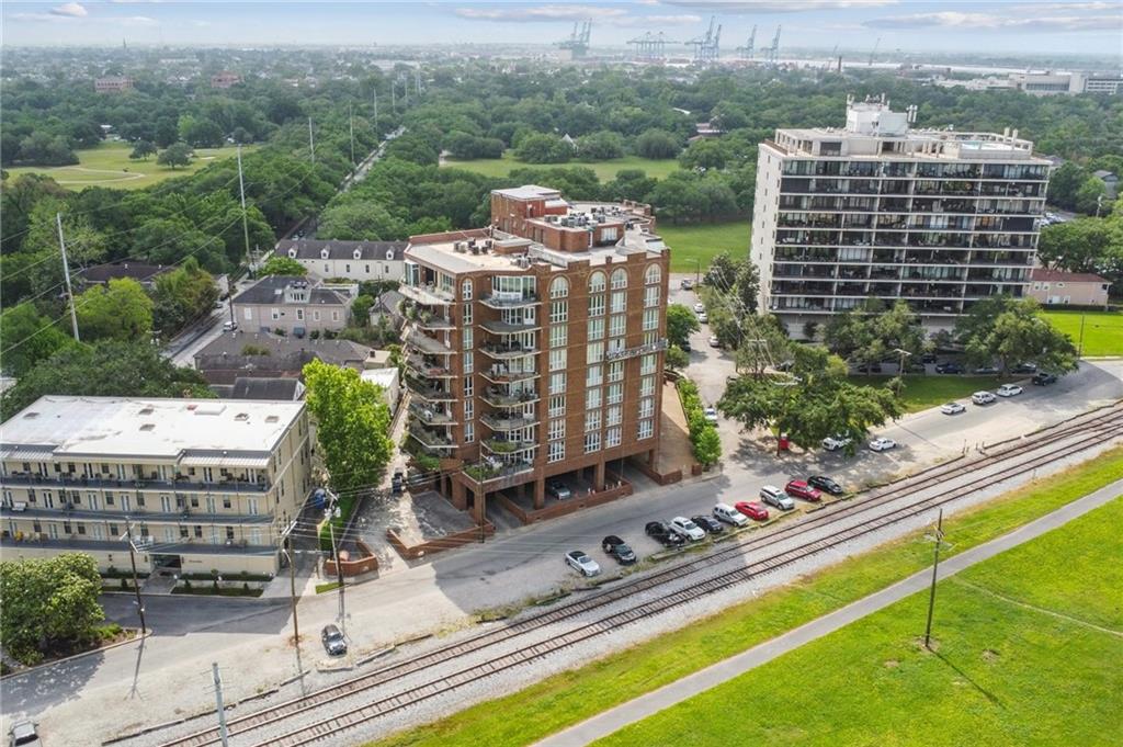 170 WALNUT Street 2-D