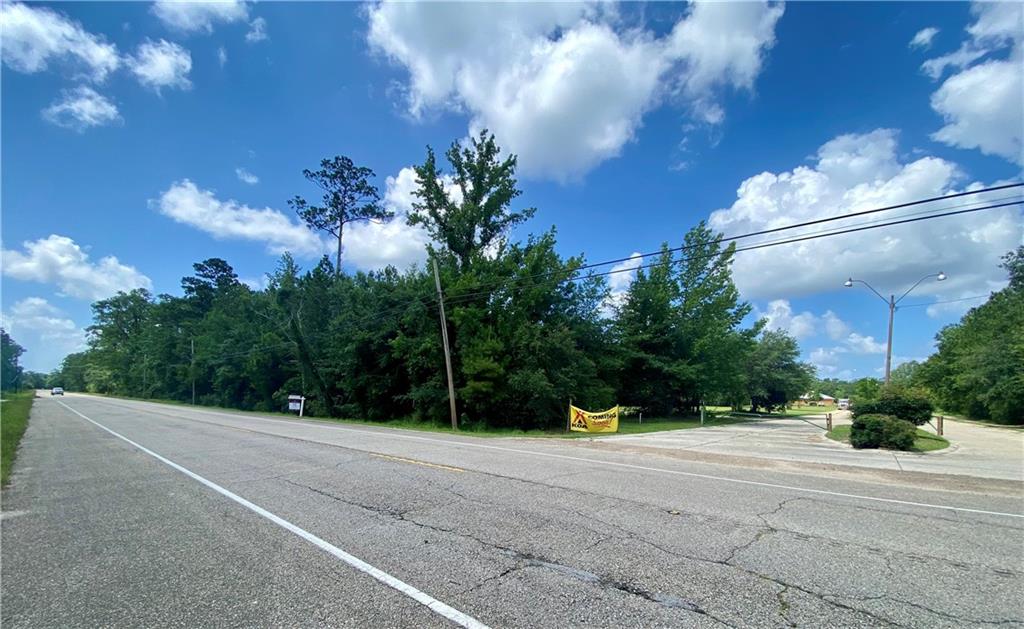 41748 E HWY 190 None