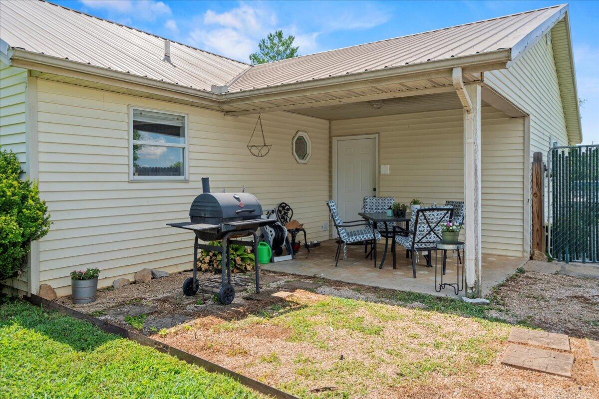 302 Oak Grove Lane