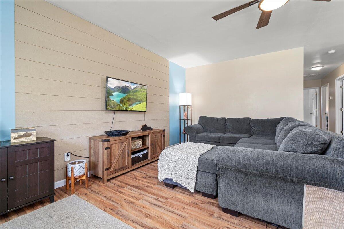 302 Oak Grove Lane