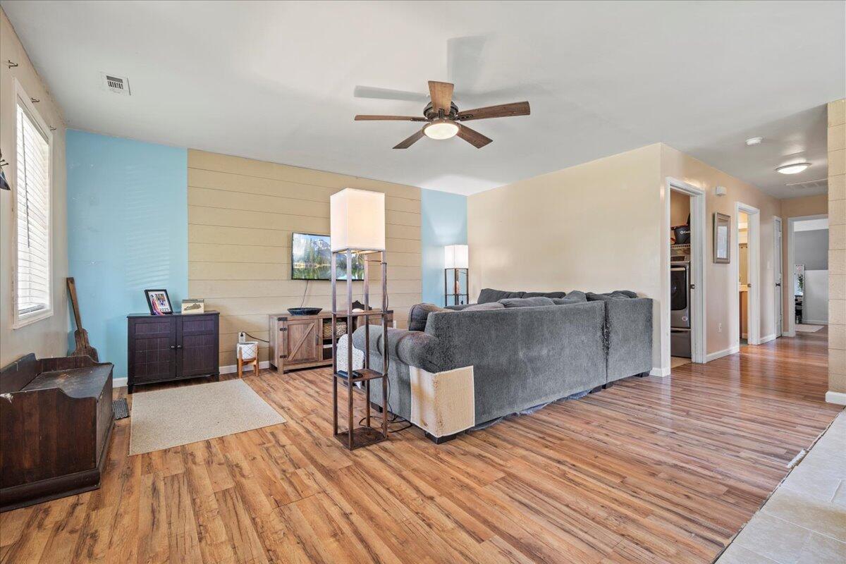 302 Oak Grove Lane