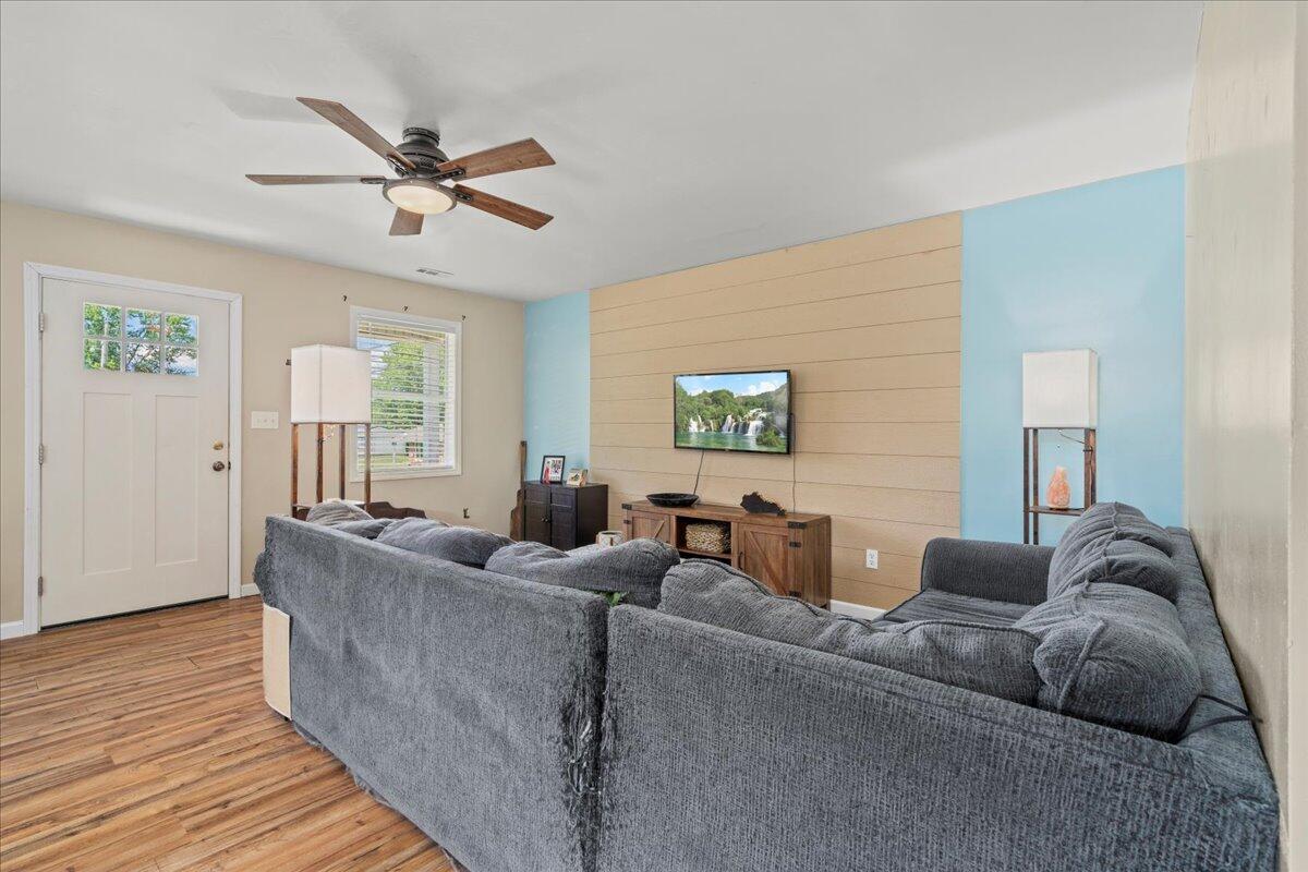 302 Oak Grove Lane