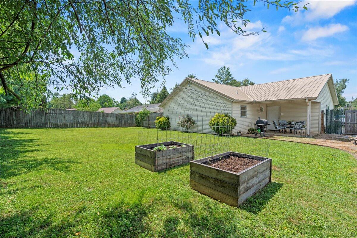 302 Oak Grove Lane