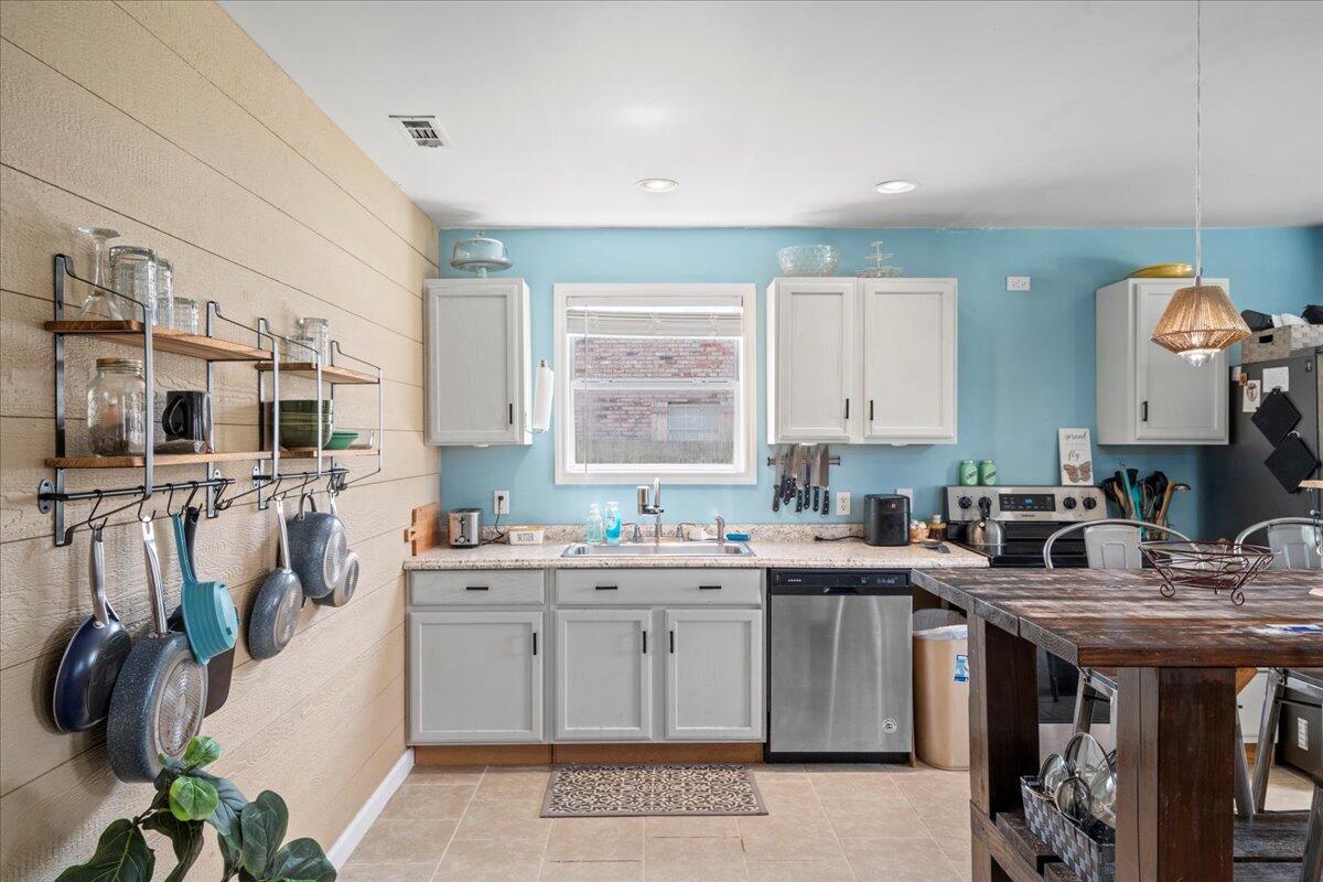 302 Oak Grove Lane