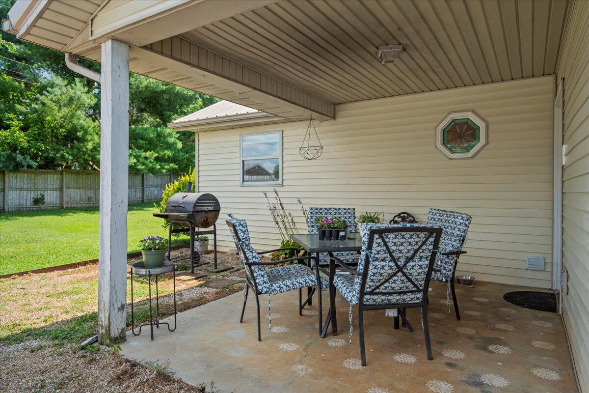 302 Oak Grove Lane