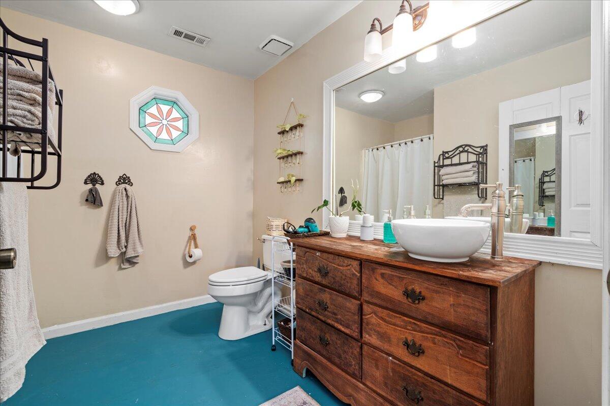 302 Oak Grove Lane
