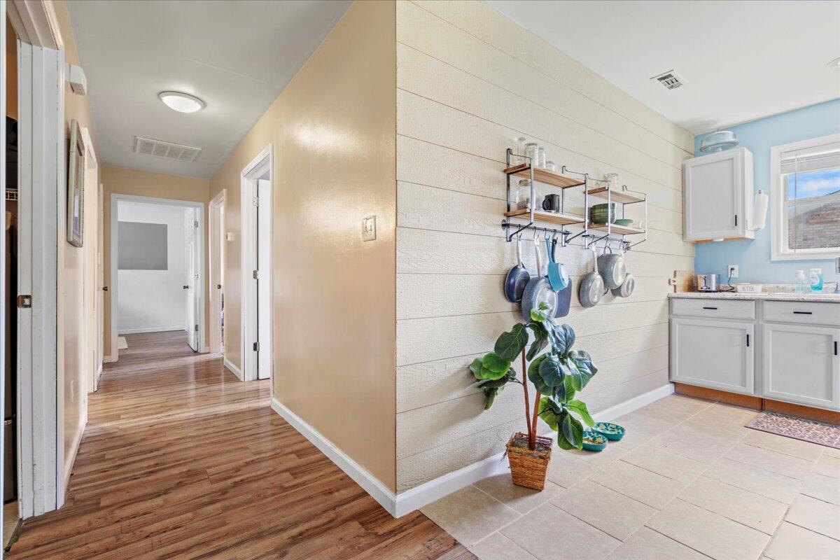 302 Oak Grove Lane
