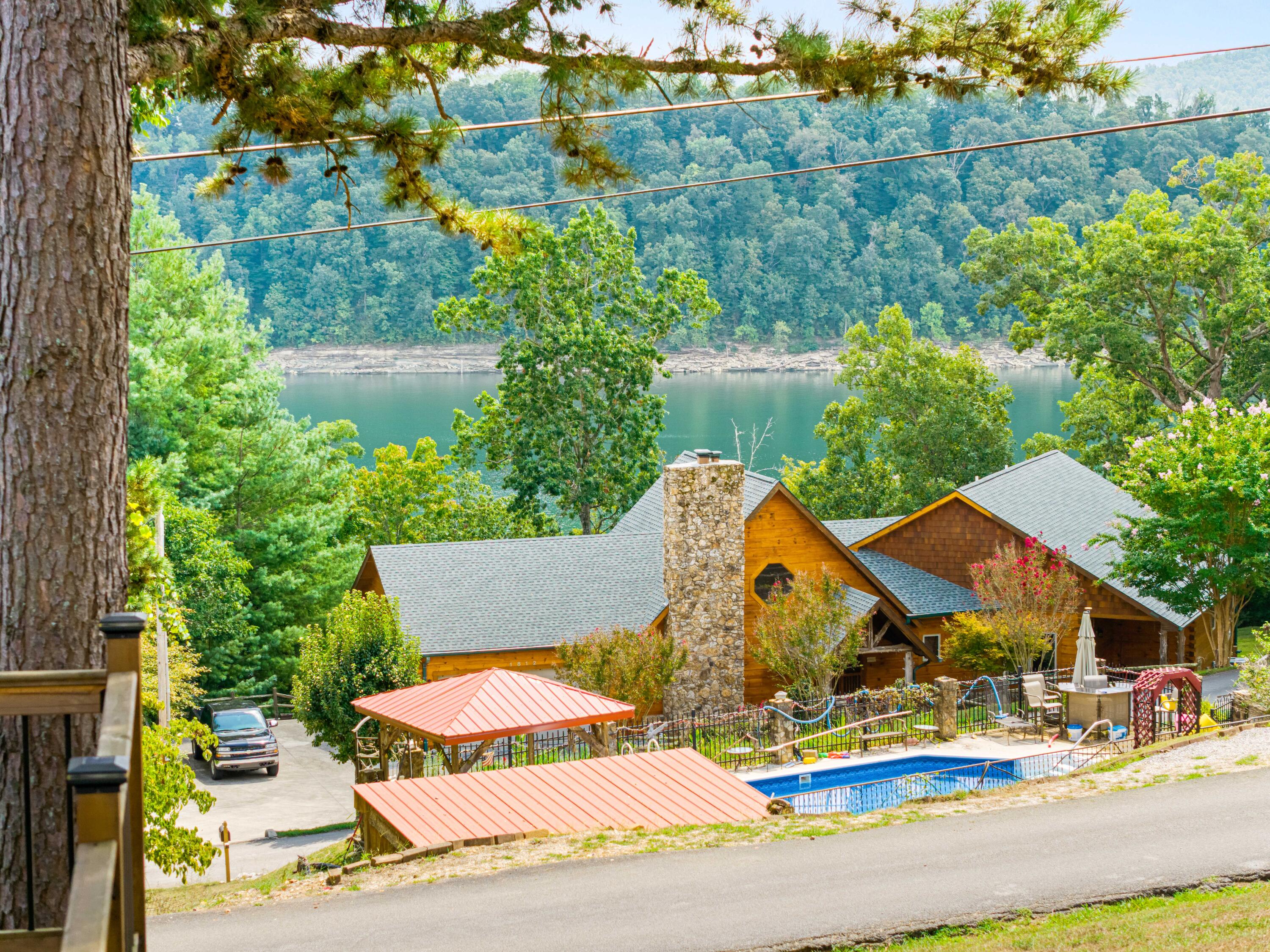 1824 Bridge Hollow Road