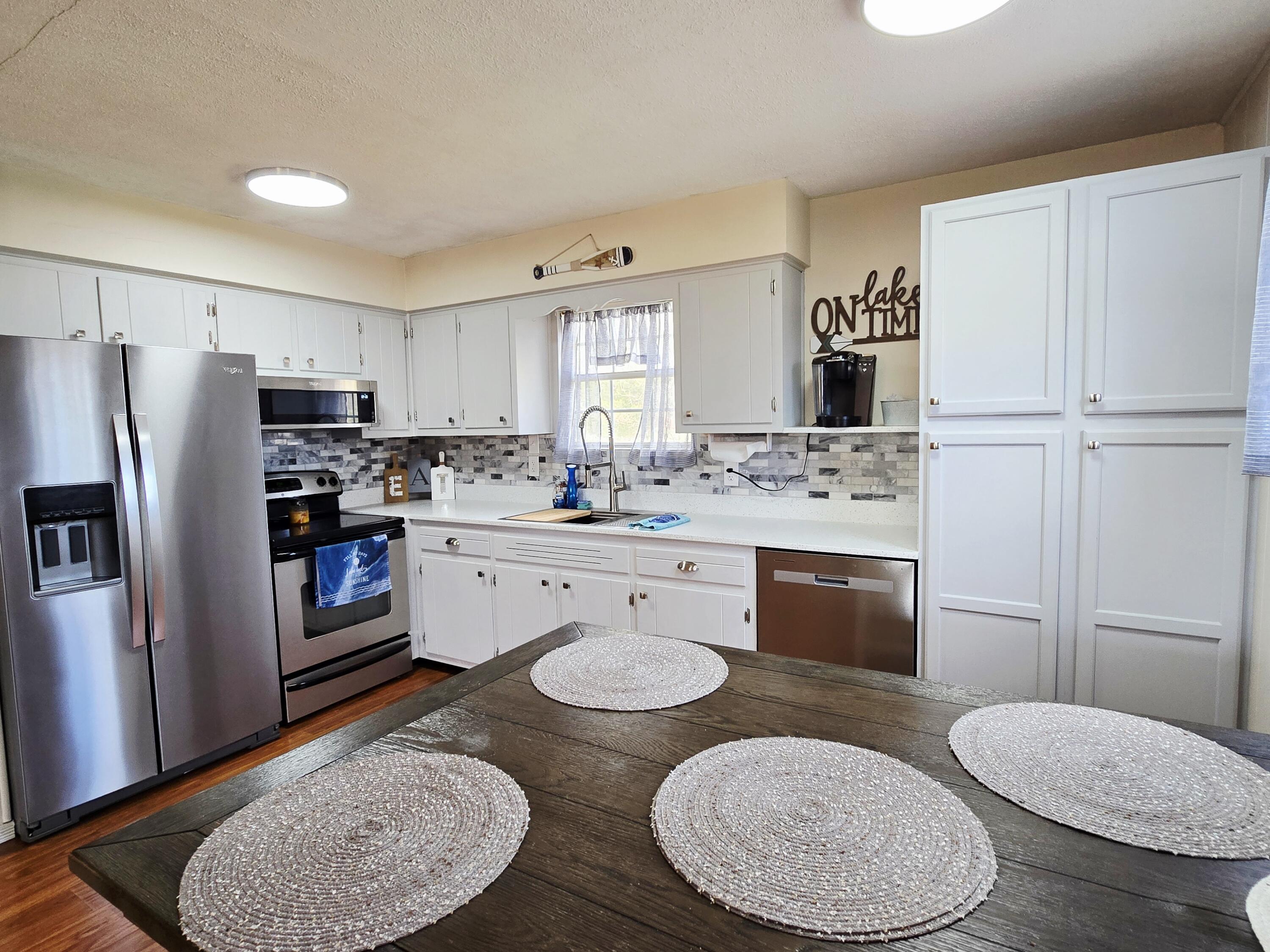 150 Lakeview Circle
