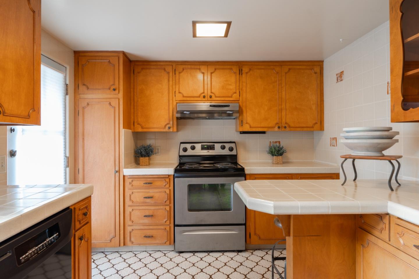 445 Bishop AVE