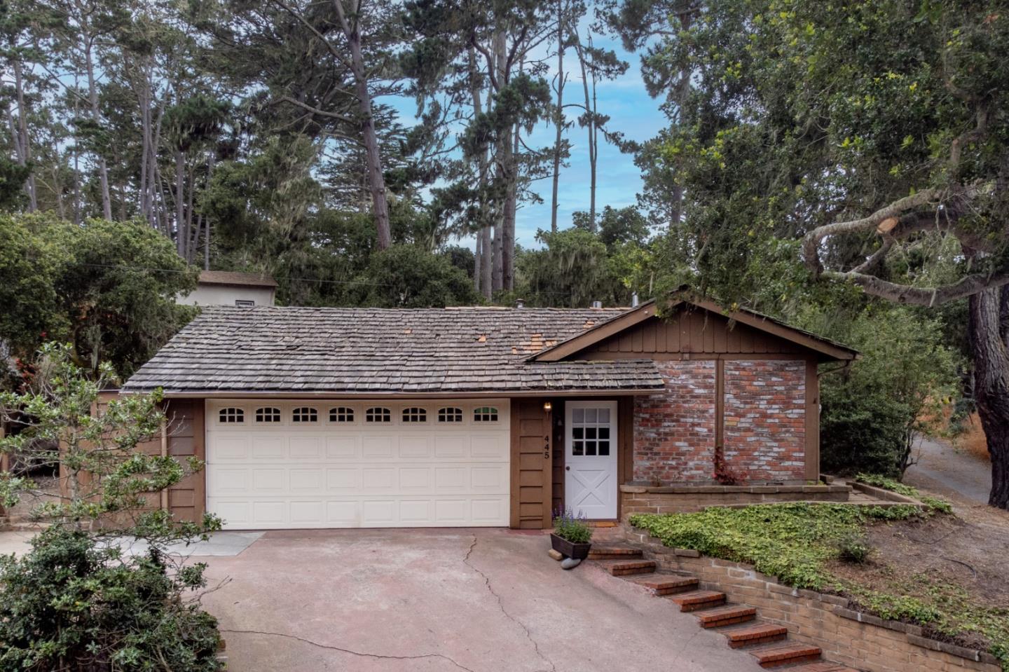 445 Bishop AVE