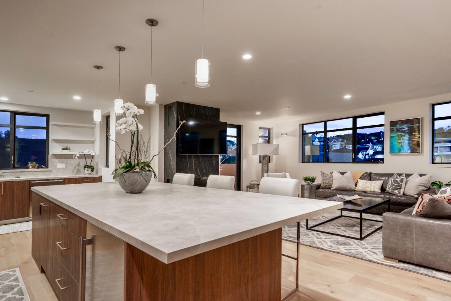 520 Lighthouse AVE 204