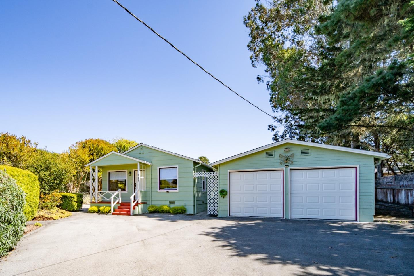 209 & 211 Crocker AVE