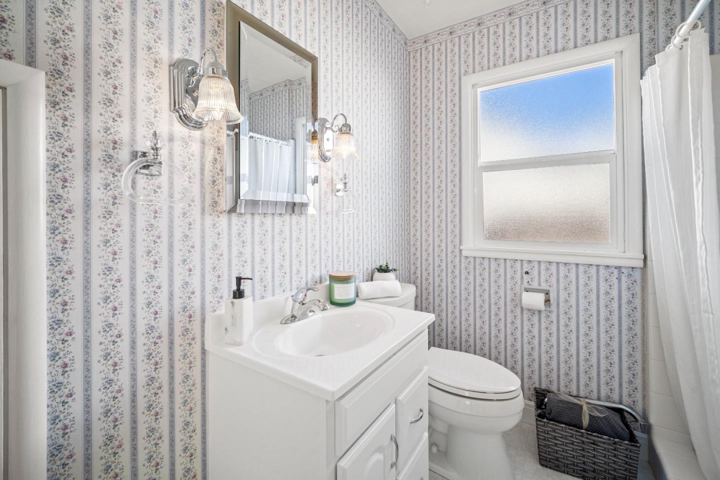 209 & 211 Crocker AVE