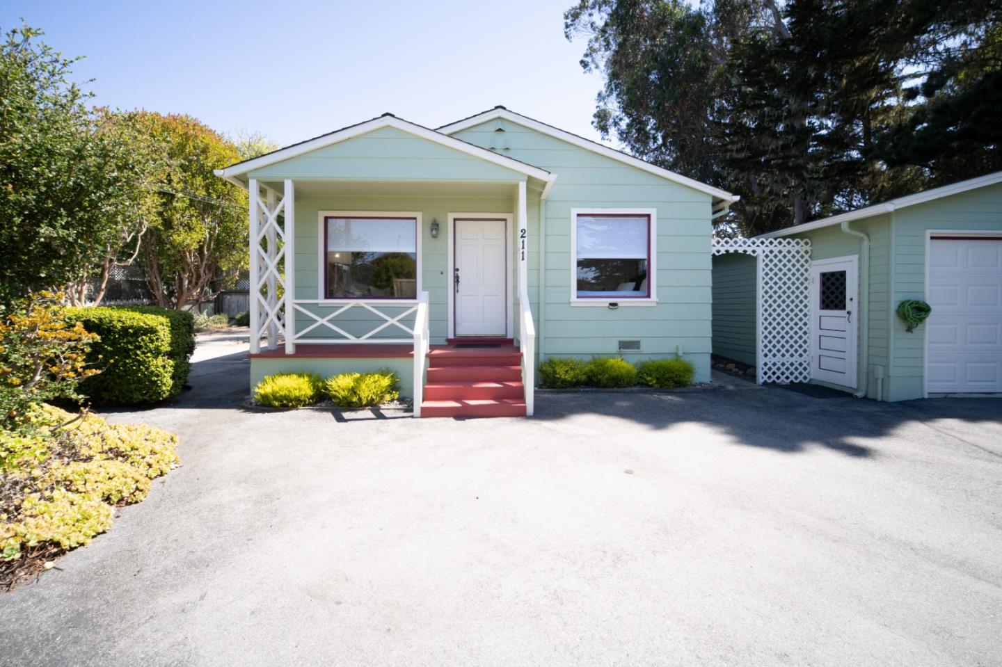 209 & 211 Crocker AVE