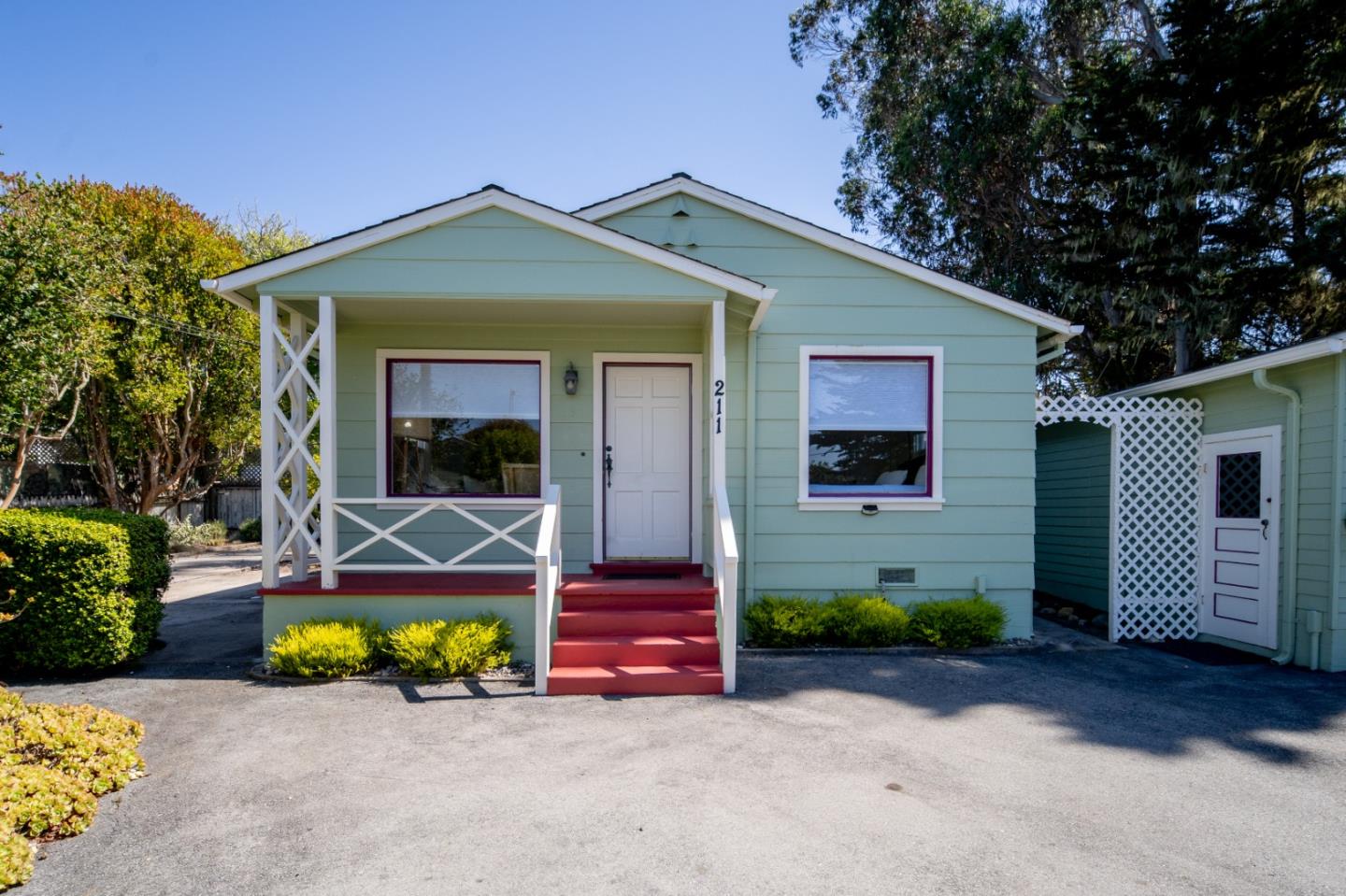 209 & 211 Crocker AVE