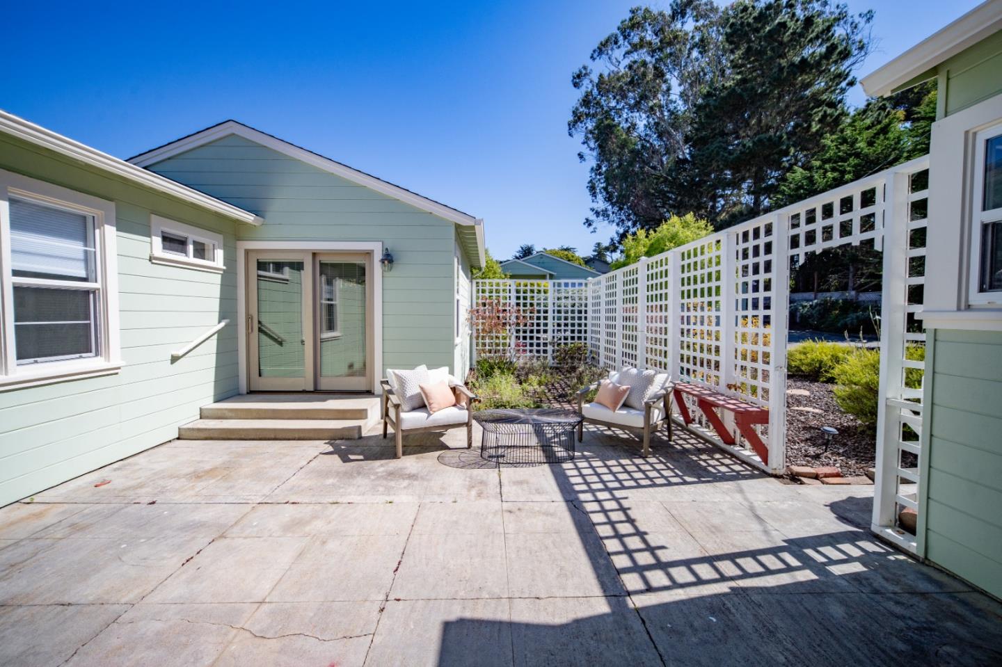 209 & 211 Crocker AVE