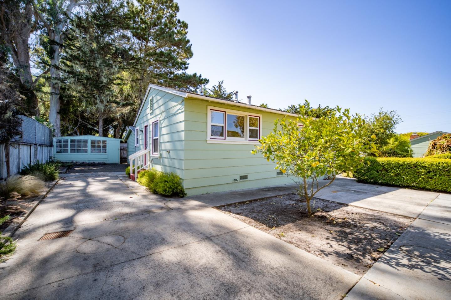 209 & 211 Crocker AVE