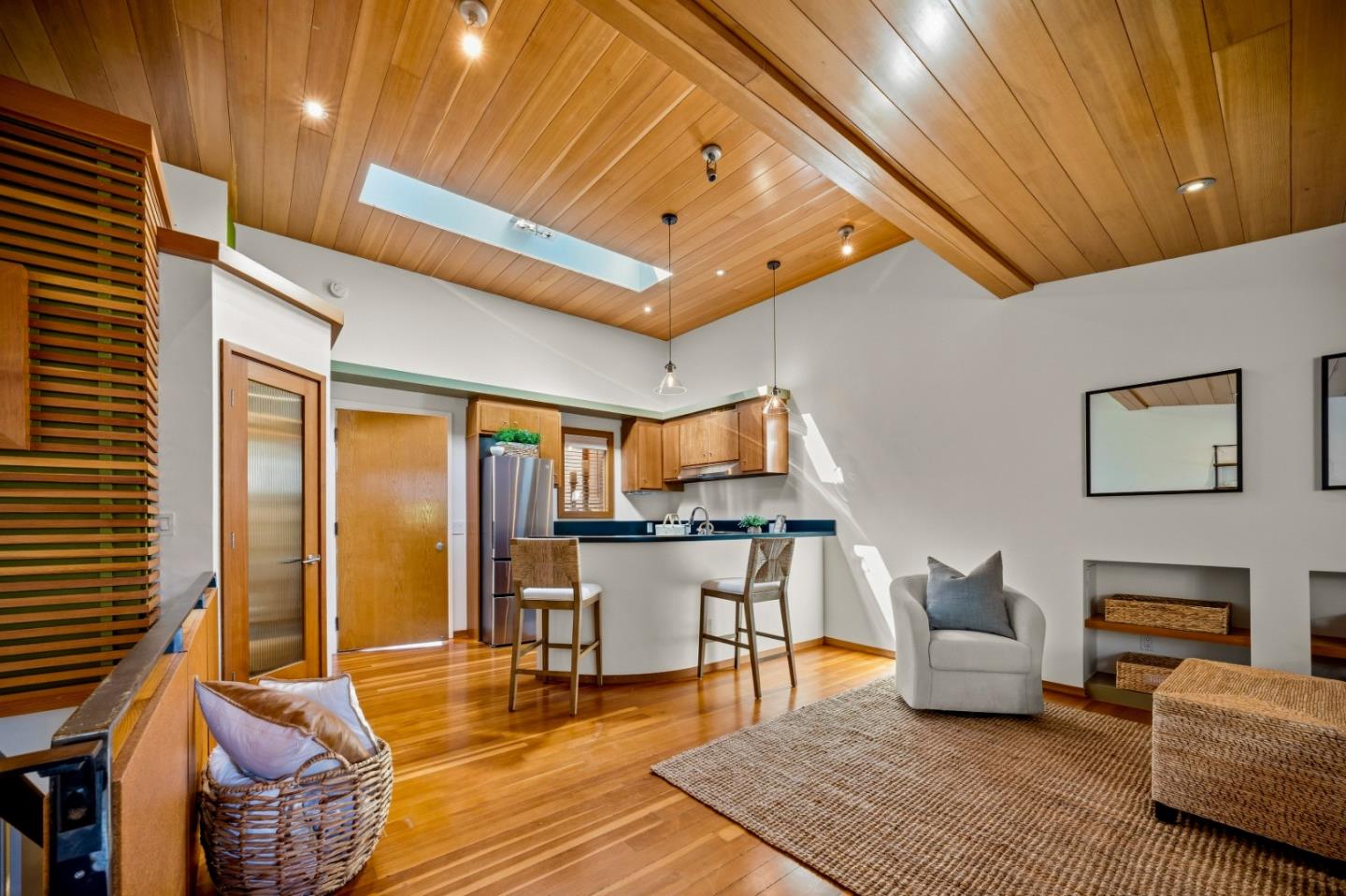 211 Grand AVE