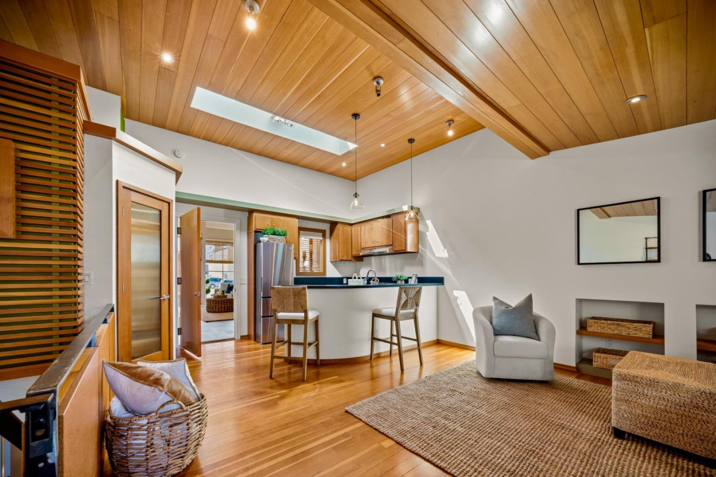 211 Grand AVE